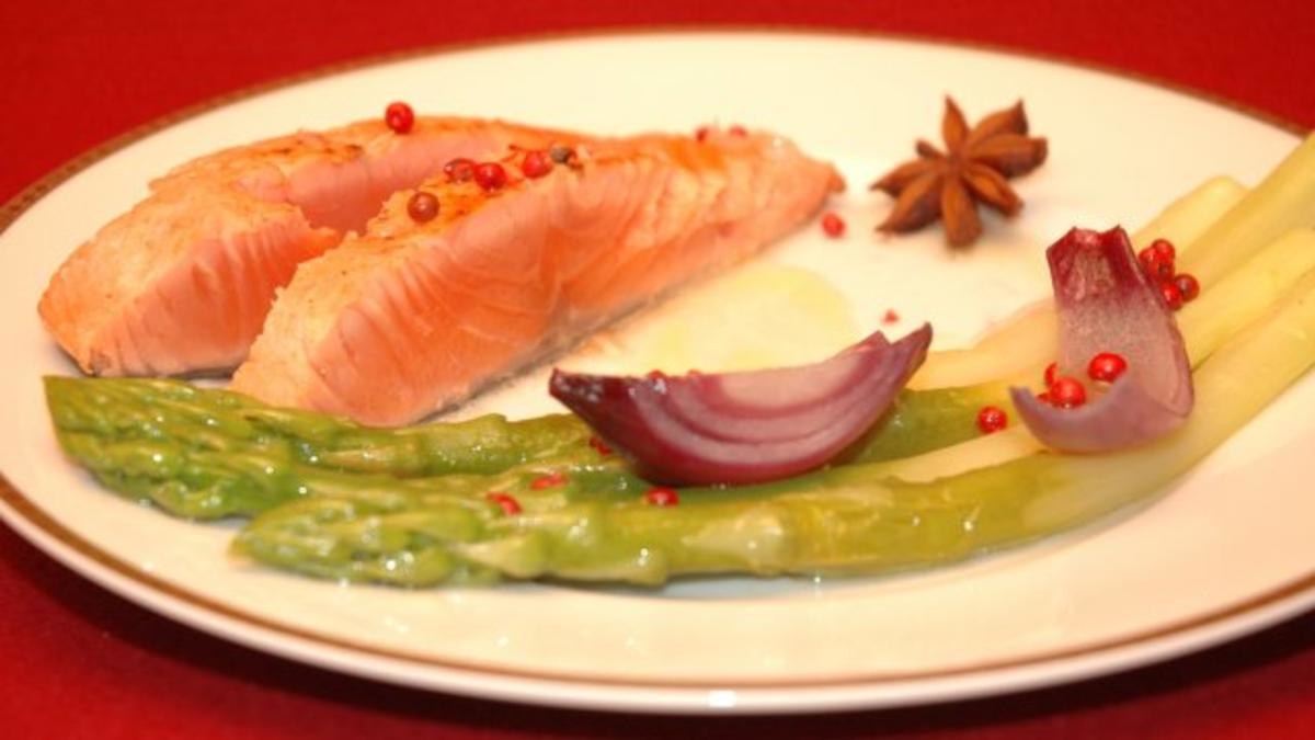 Lachs mit Anisstern an lauwarmem Spargel