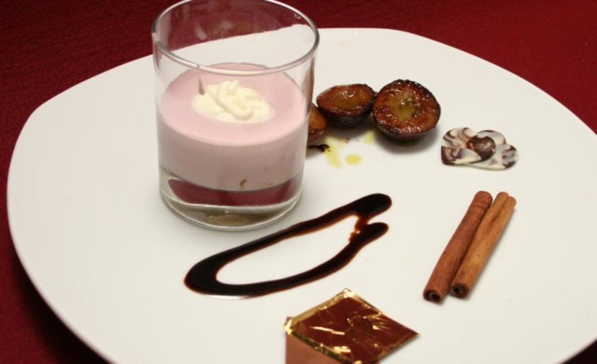 Beschwipste Zwetschgen mit Holunderlikörcreme