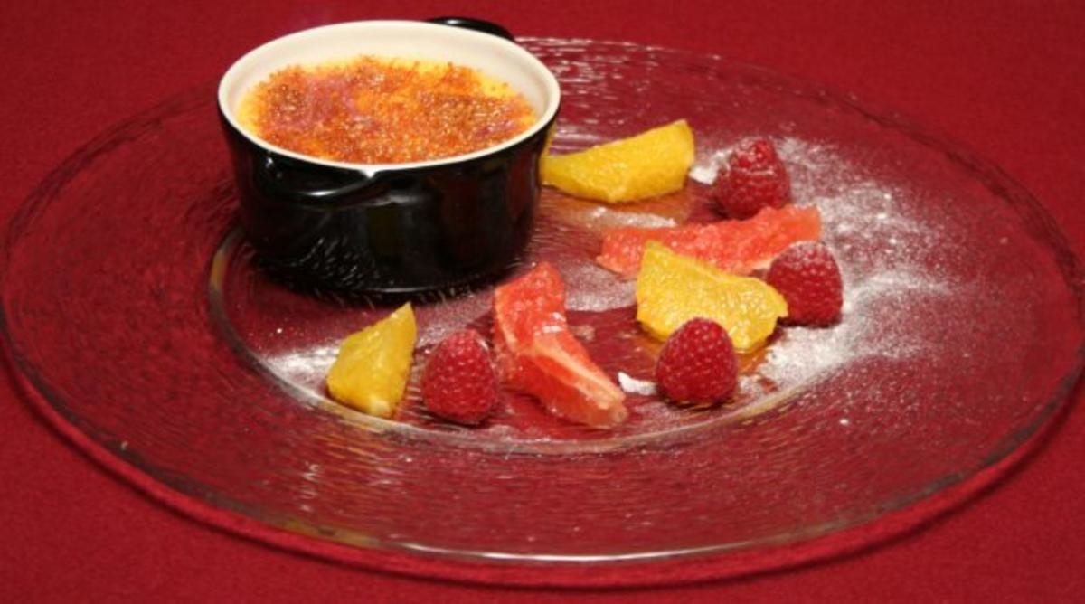 Orangen-Crème-Brûlée mit einer Variation von Orangen und Grapefruits