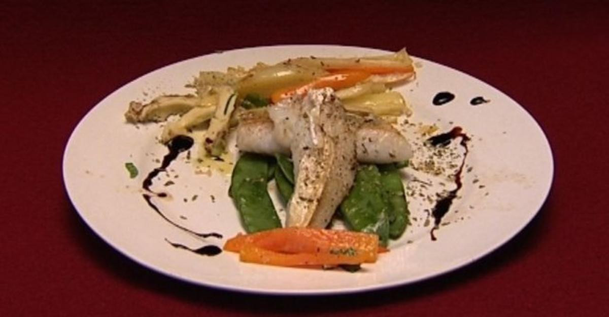 Zanderfilet in Salbeibutter auf mediterranem Gemüse
