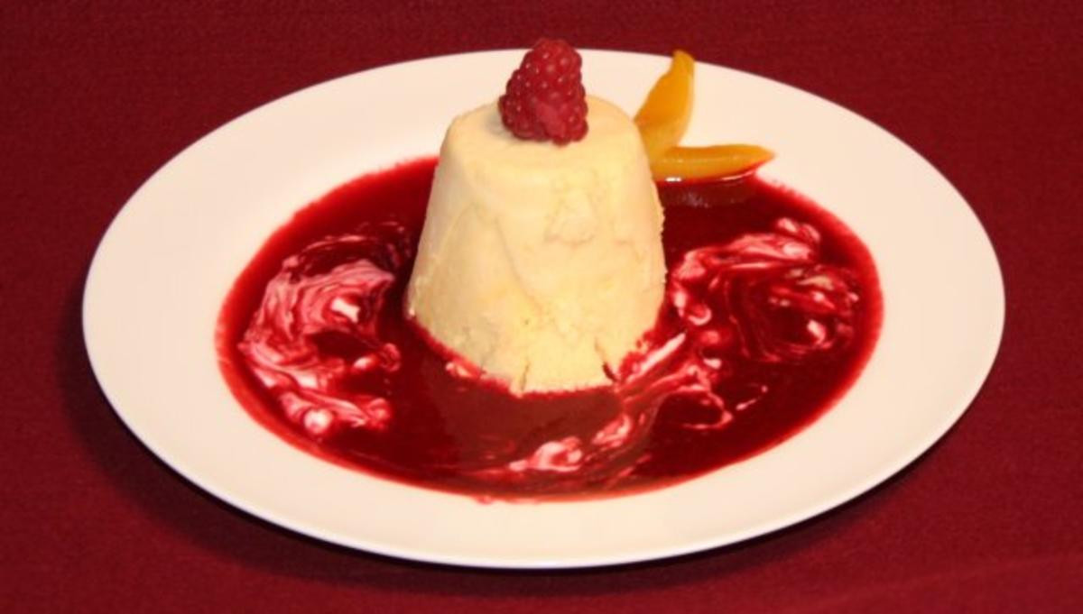 Mangoparfait auf Himbeerpüree