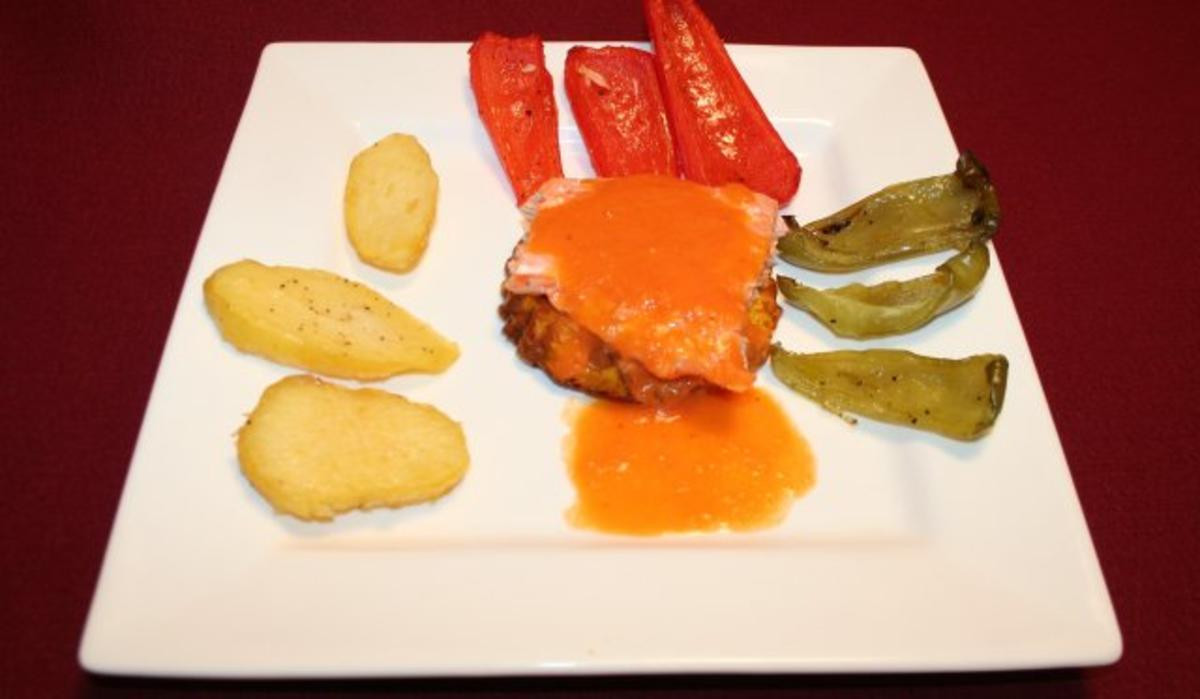 Im Ofen gegartes Lachsfilet mit Gemüse