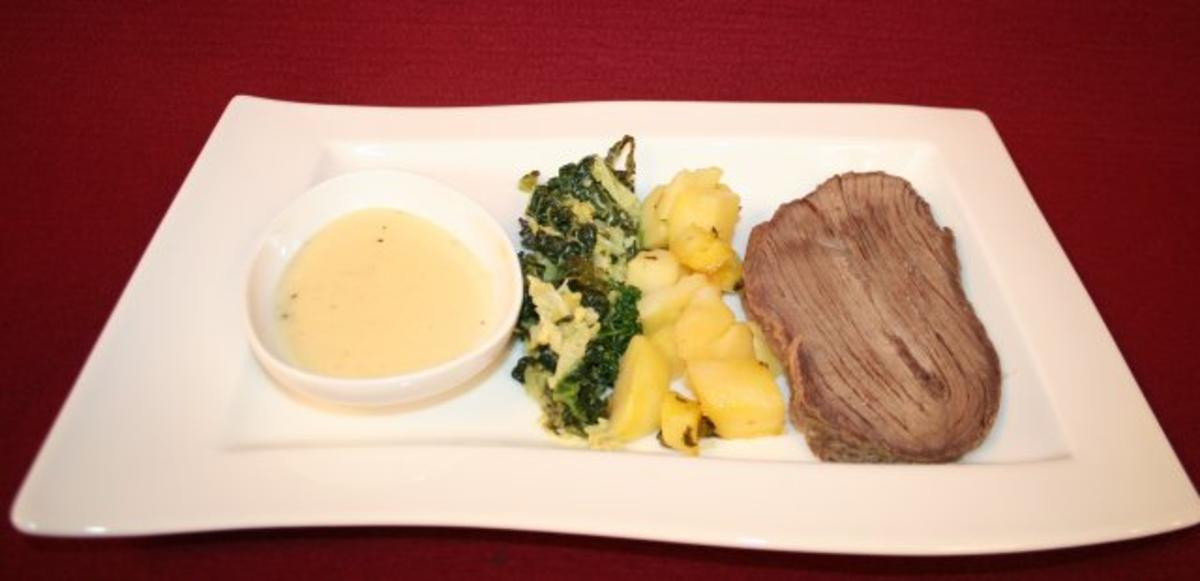 Tafelspitz mit Wirsing-Senf-Gemüse, dazu Zitronenkartoffeln und weiße Schokoladensoße