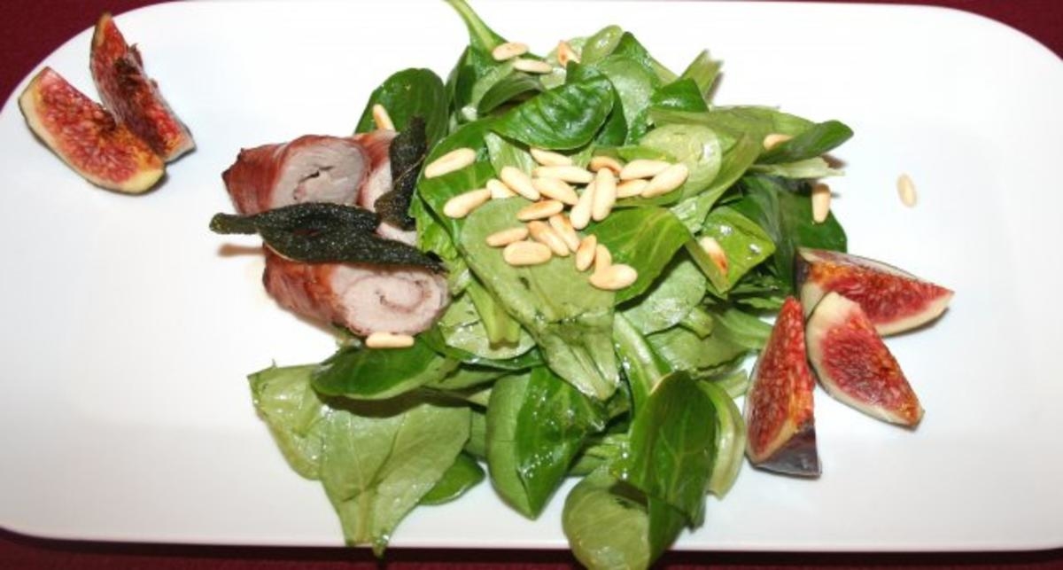 Kalbsinvoltini mit Parmaschinken und Salbei auf Salat mit frischen Feigen