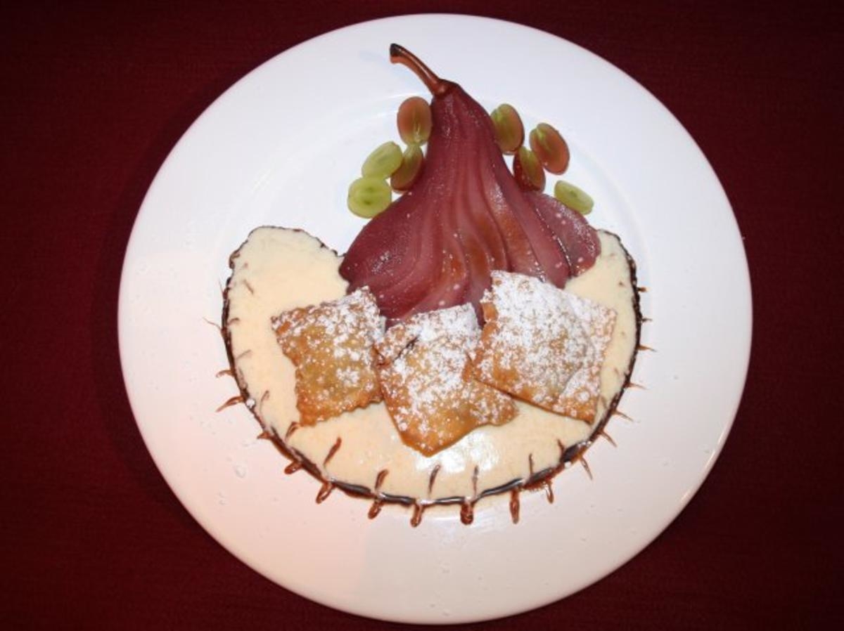 Gebackene Birnenravioli mit Zimtsoße und Rotweinbirne