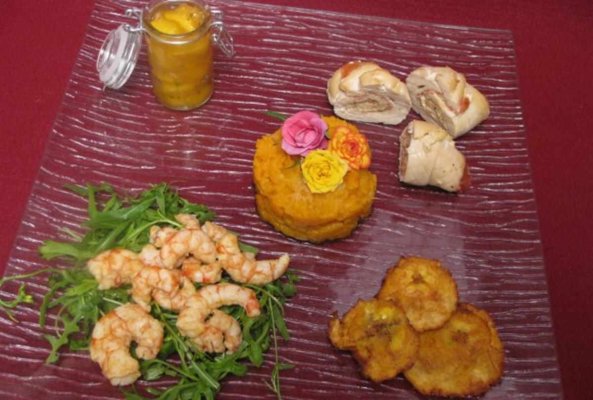 Saludos de Santo Domingo - Hühnerröllchen, Gambas, gebratene Bananen und Süßkartoffelpüree