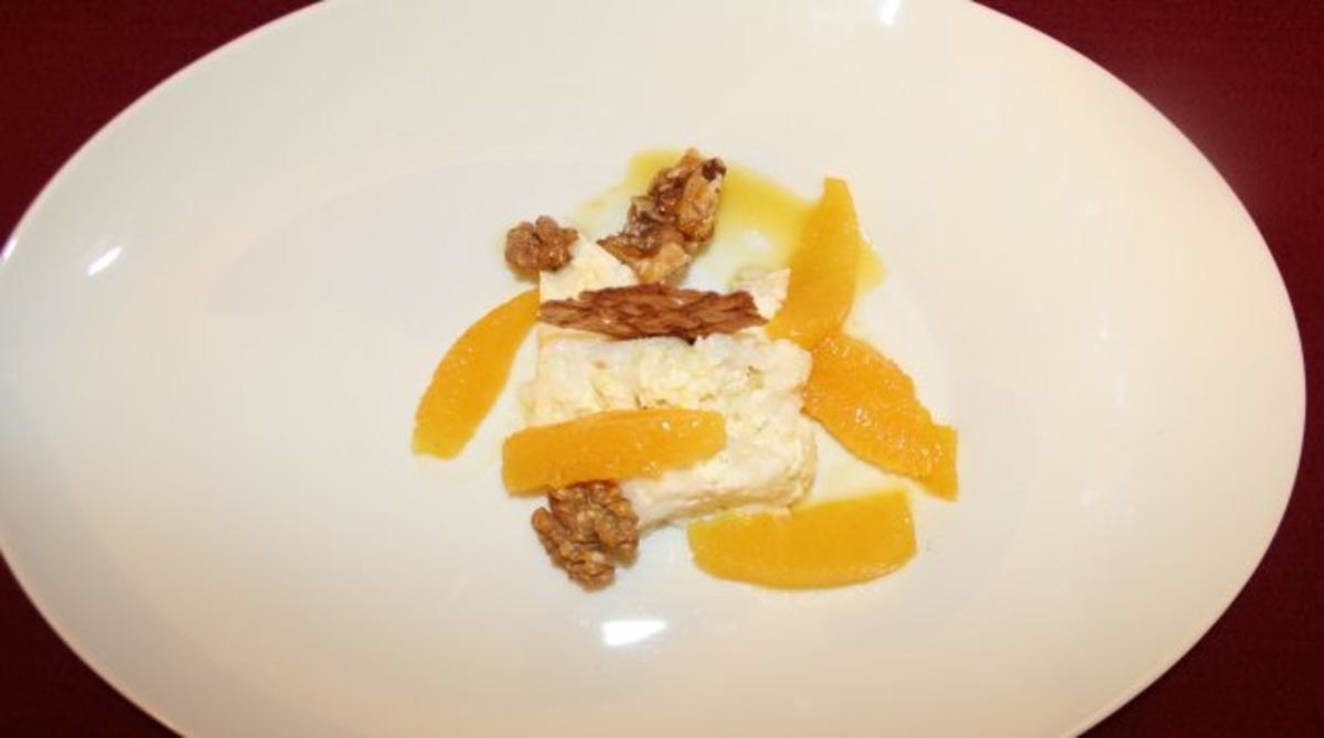 Grießflammeri mit Gewürzorangen und Walnüssen
