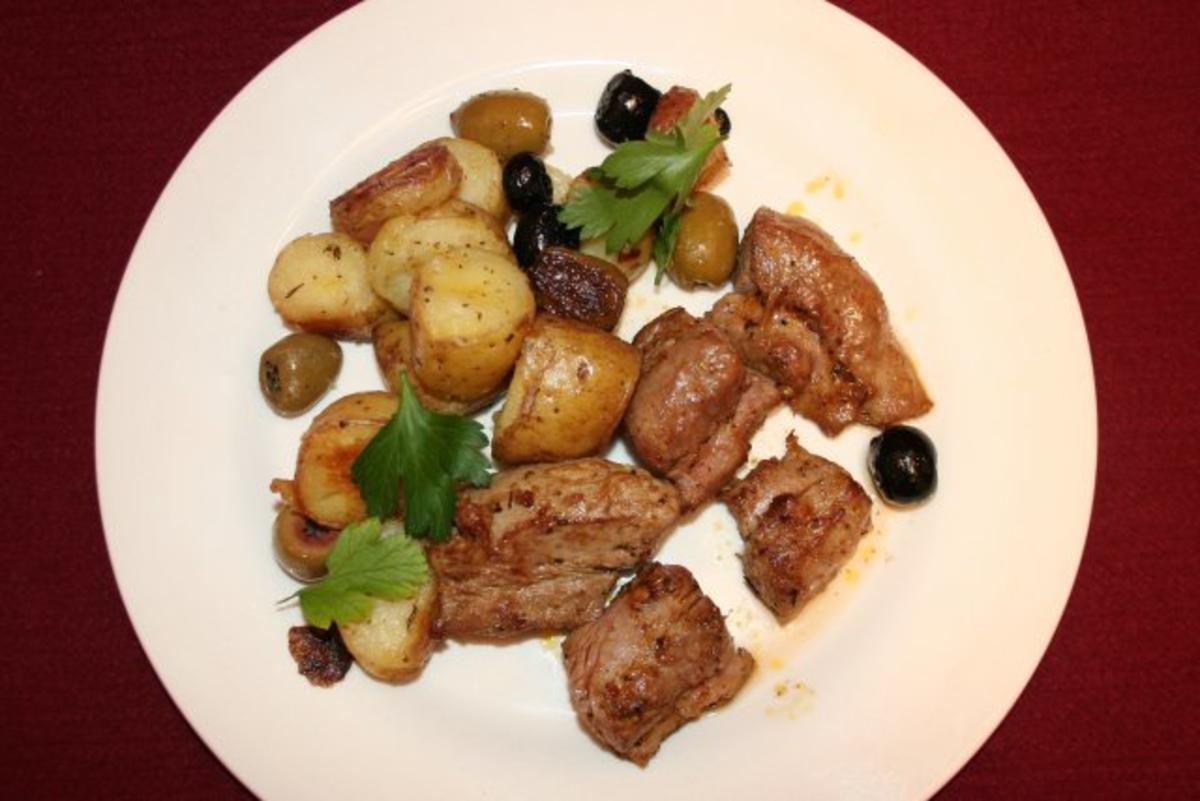 Lammfilet mit Bratlingen und Oliven
