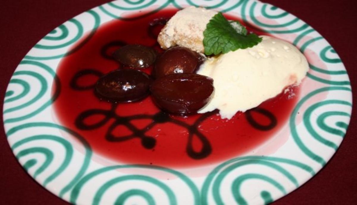 Topfenknödel und Topfeneis mit Zwetschgenröster