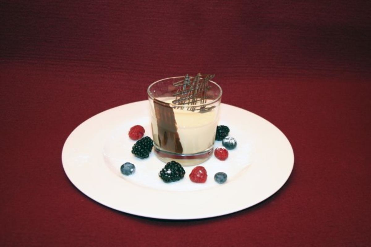 Irisches Crème-Mus mit Waldbeeren