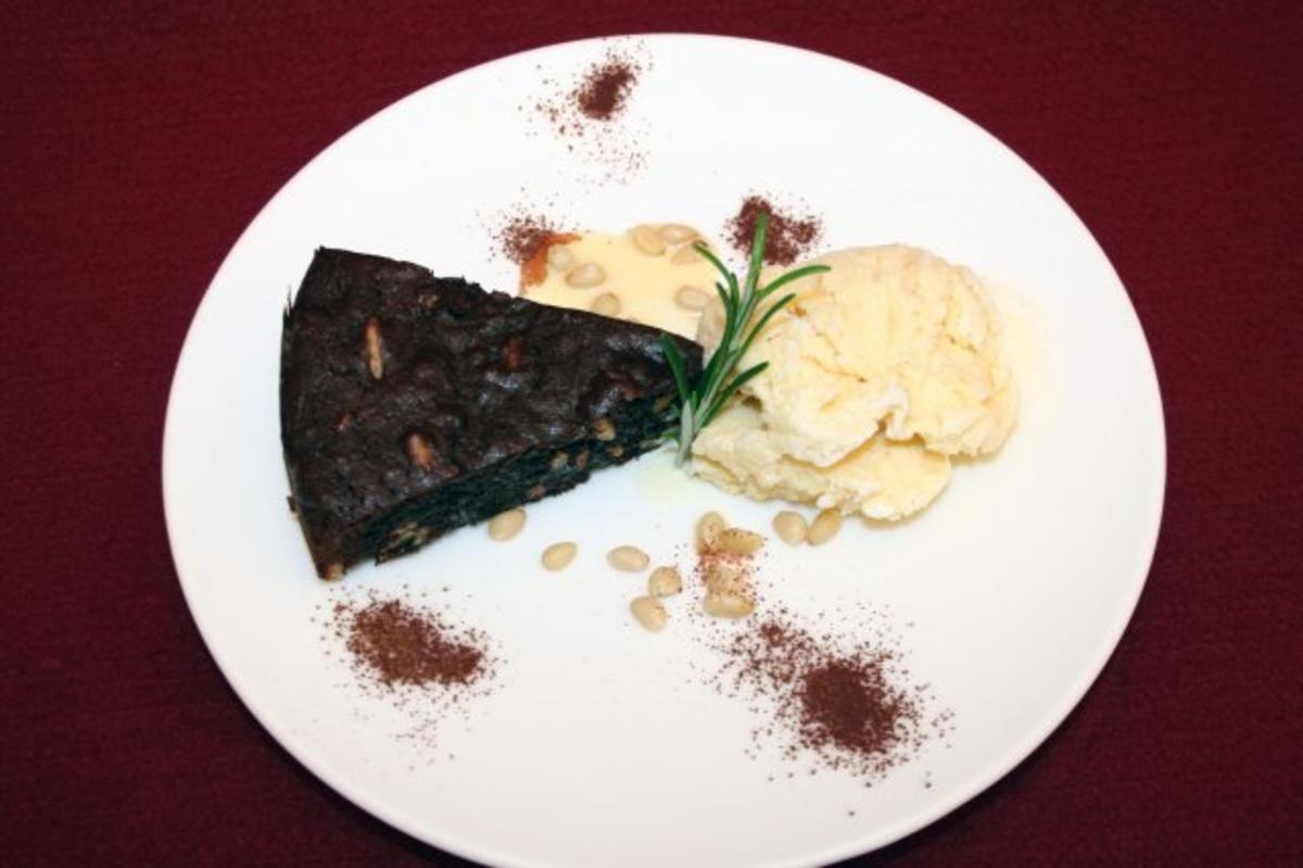 Pinienkernkuchen und Rosmarineis