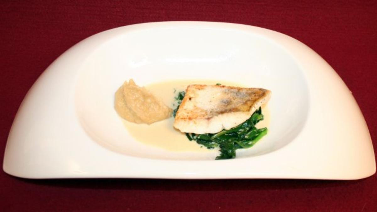 Zanderfilet auf Blattspinat mit Topinamburpüree und Mignonetten-Soße