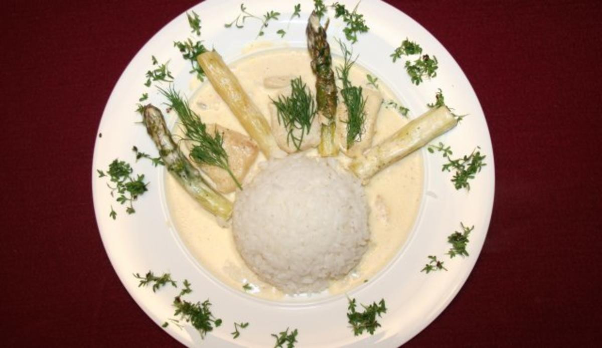 Pangasiusfilet mit grünem Spargel auf Langkornreis