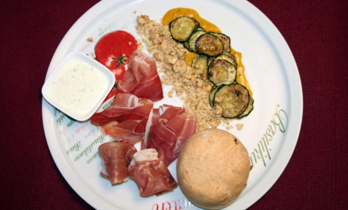 Pizzette e crema alla erbe & Zucchini fritte con noci e prosciutto