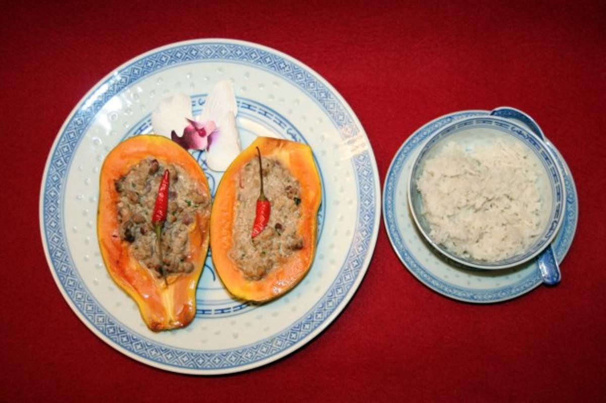 Gefüllte Papaya aus dem Backofen