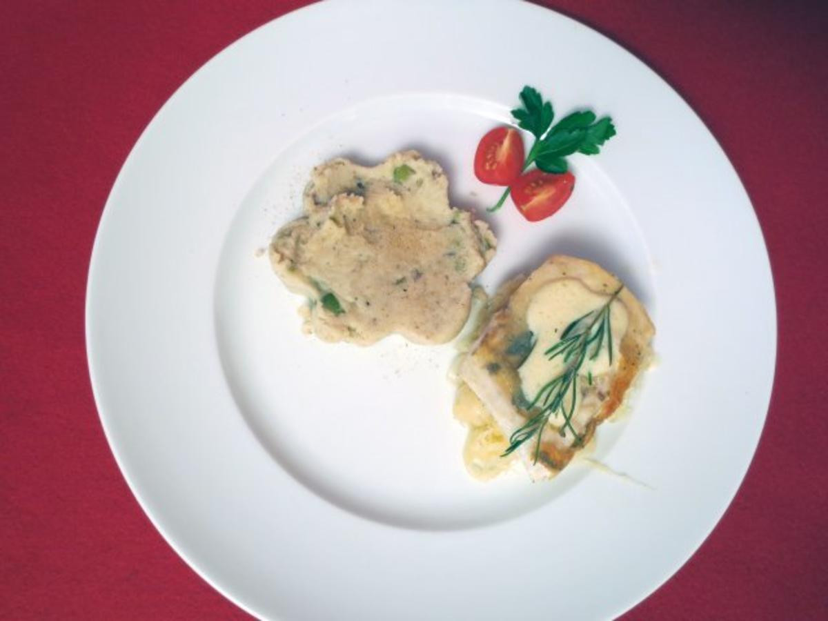 Zanderfilet mit Limettensößchen auf Champagner-Ananas-Kraut und Kartoffel-Oliven-Püree