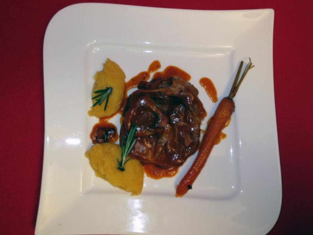 Ossobuco mit Wurzelgemüse und Polenta