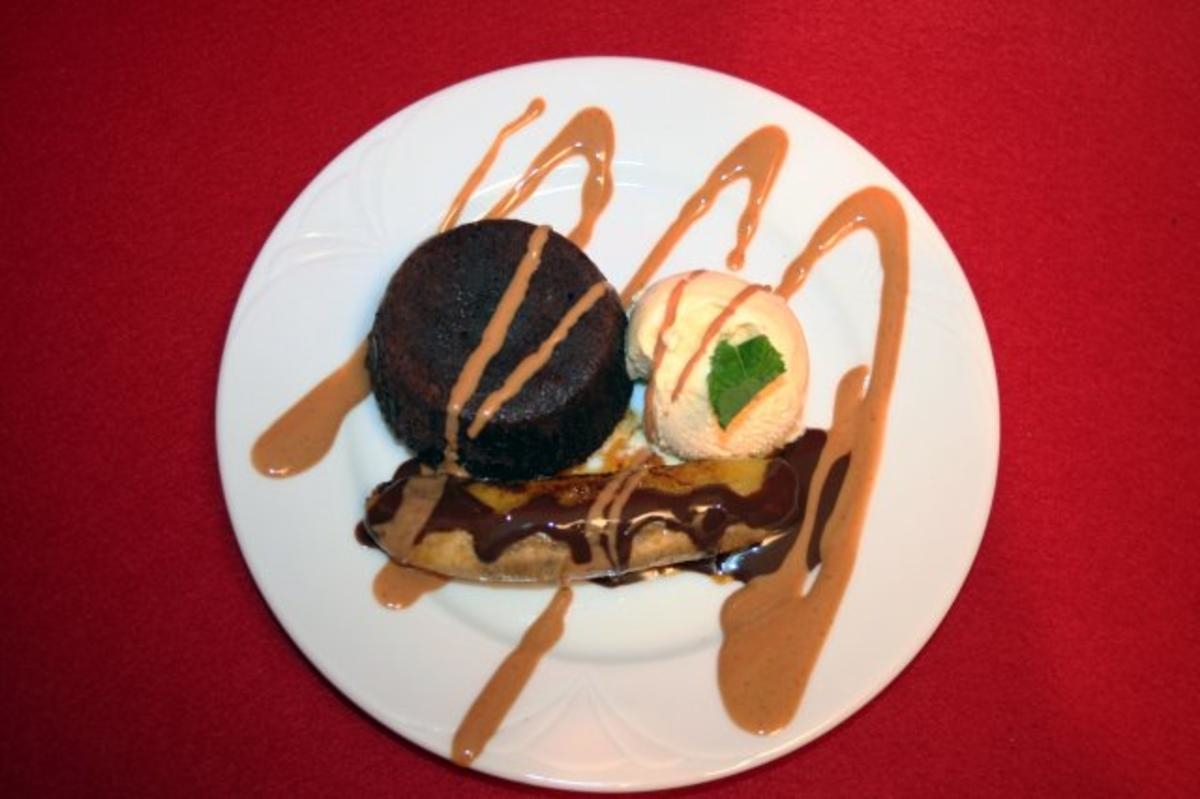 Flambierte Grillbanane mit Vanilleeis und Hot Sticky Toffee-Pudding