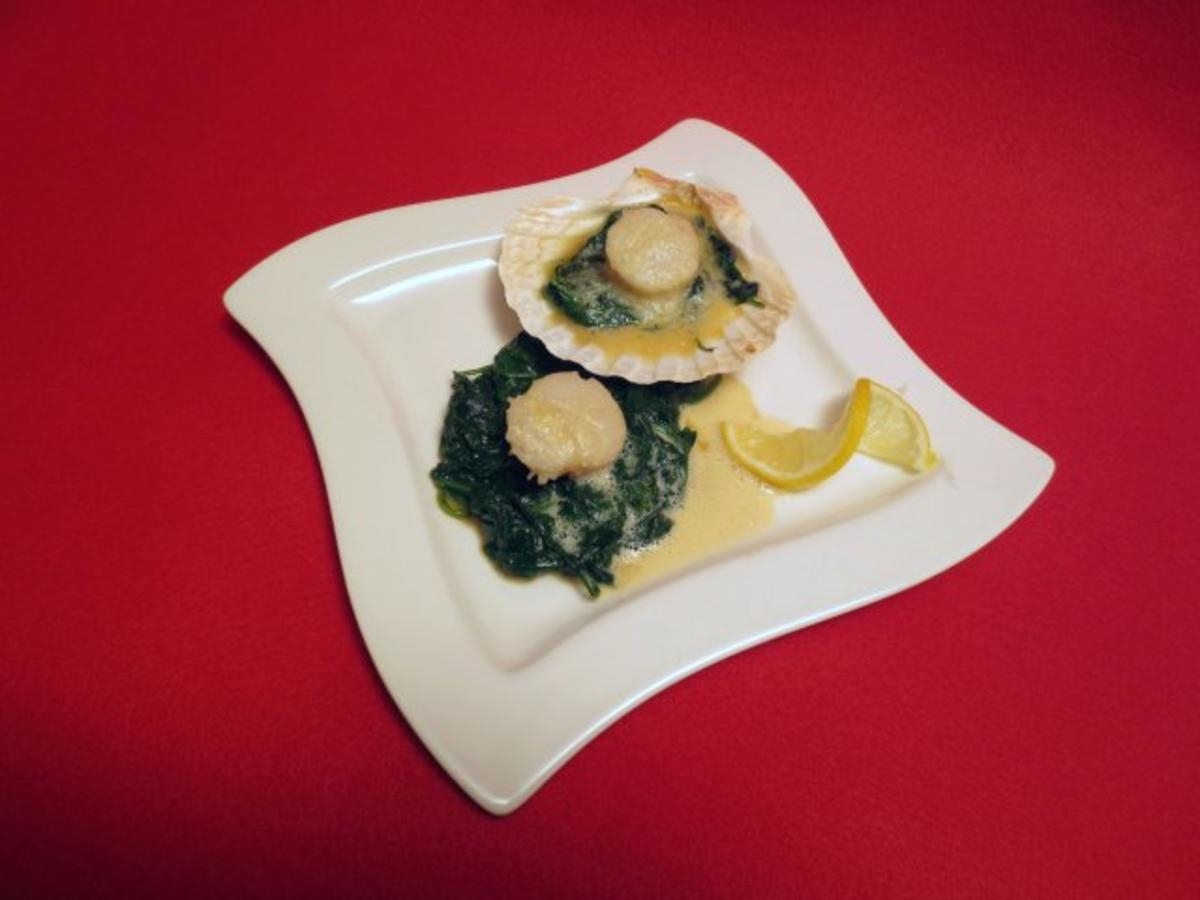 Jakobsmuscheln mit Spinat und Proseccoschaumsoße