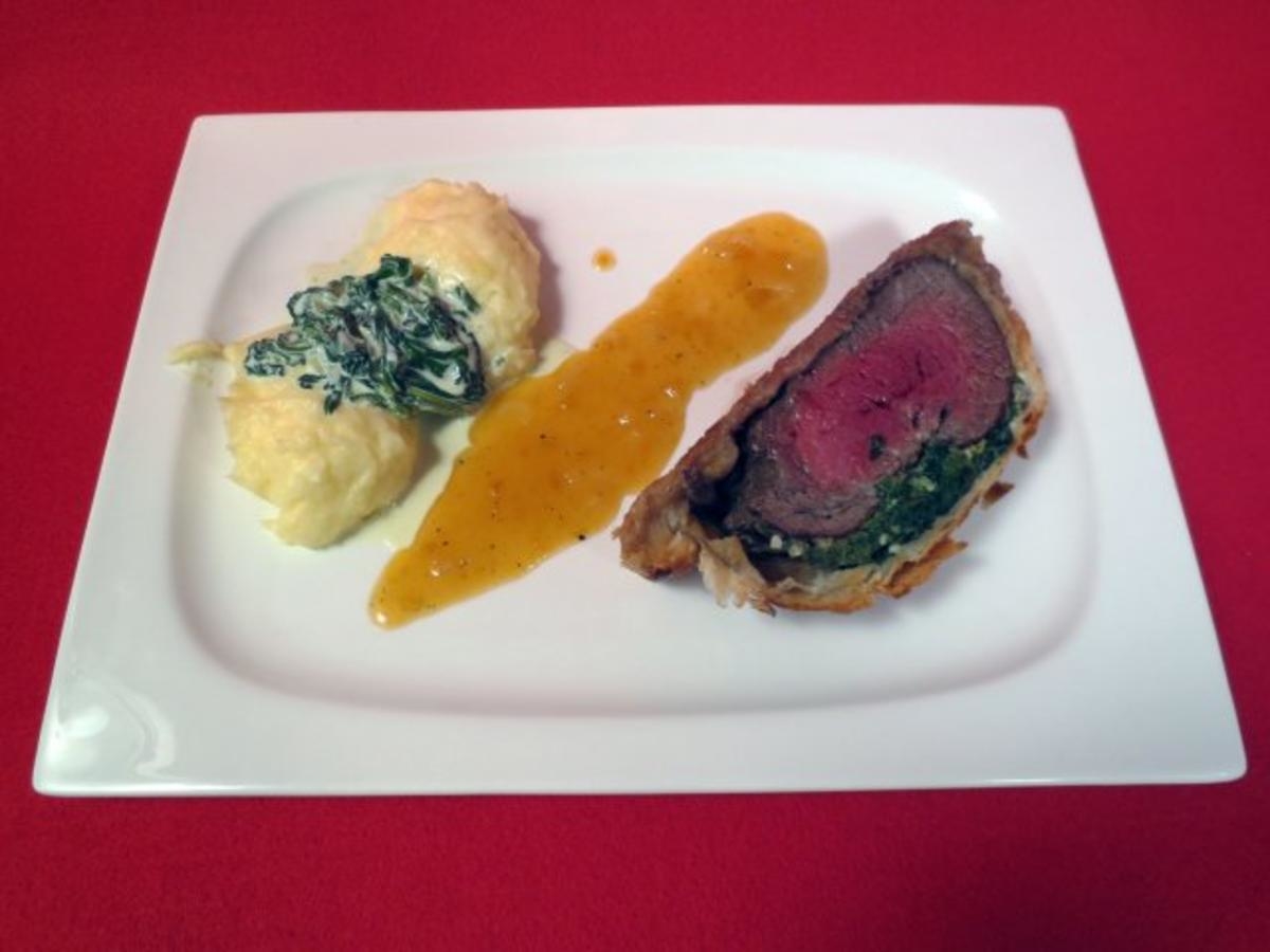 Rinderfilet in Blätterteig mit Aprikosen-Zwiebelsoße
