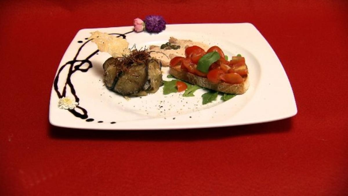 Fagotto di melanzane con ricotta, Vitello Tonnato und Bruschetta auf Rucolabett