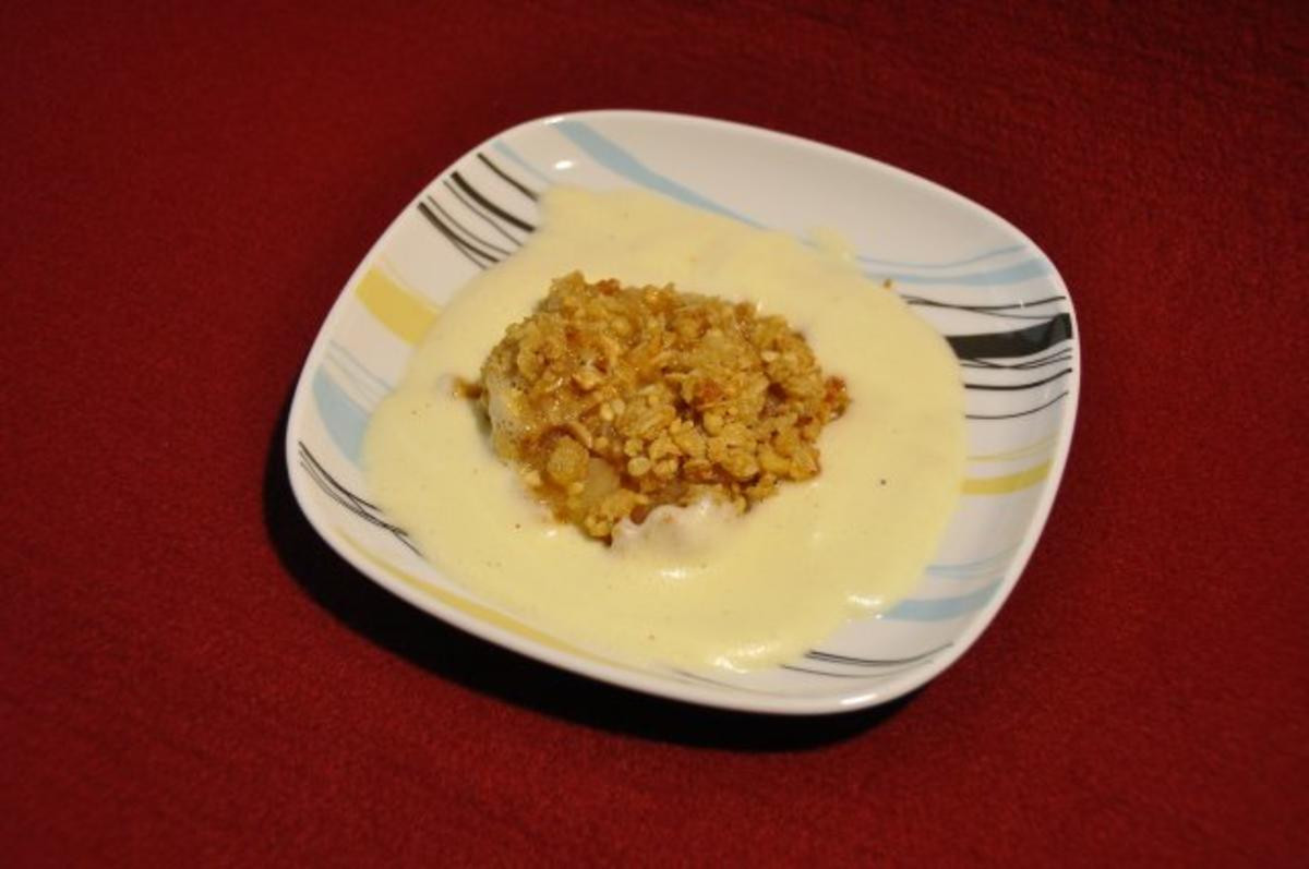 Apfel-Crumble mit Vanillesoße
