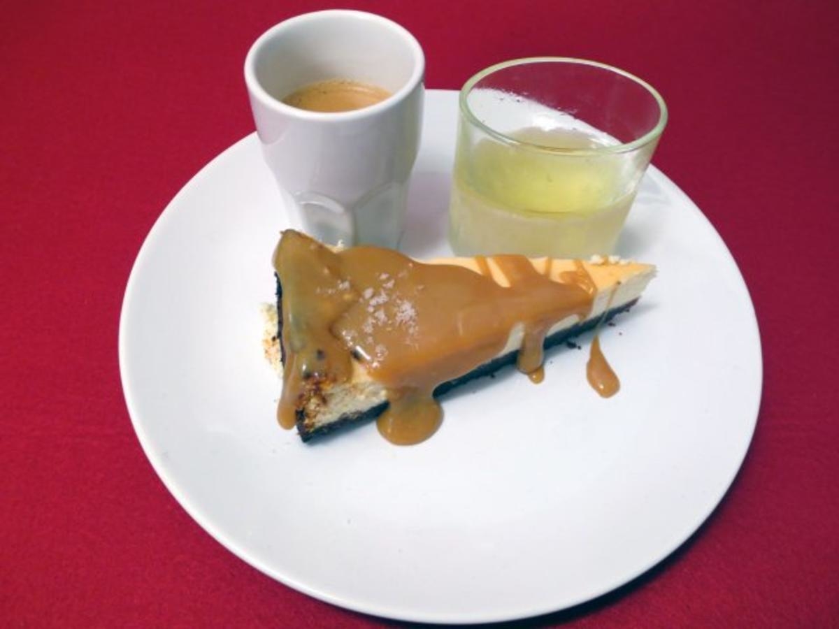Cheesecake mit salziger Karamelkruste