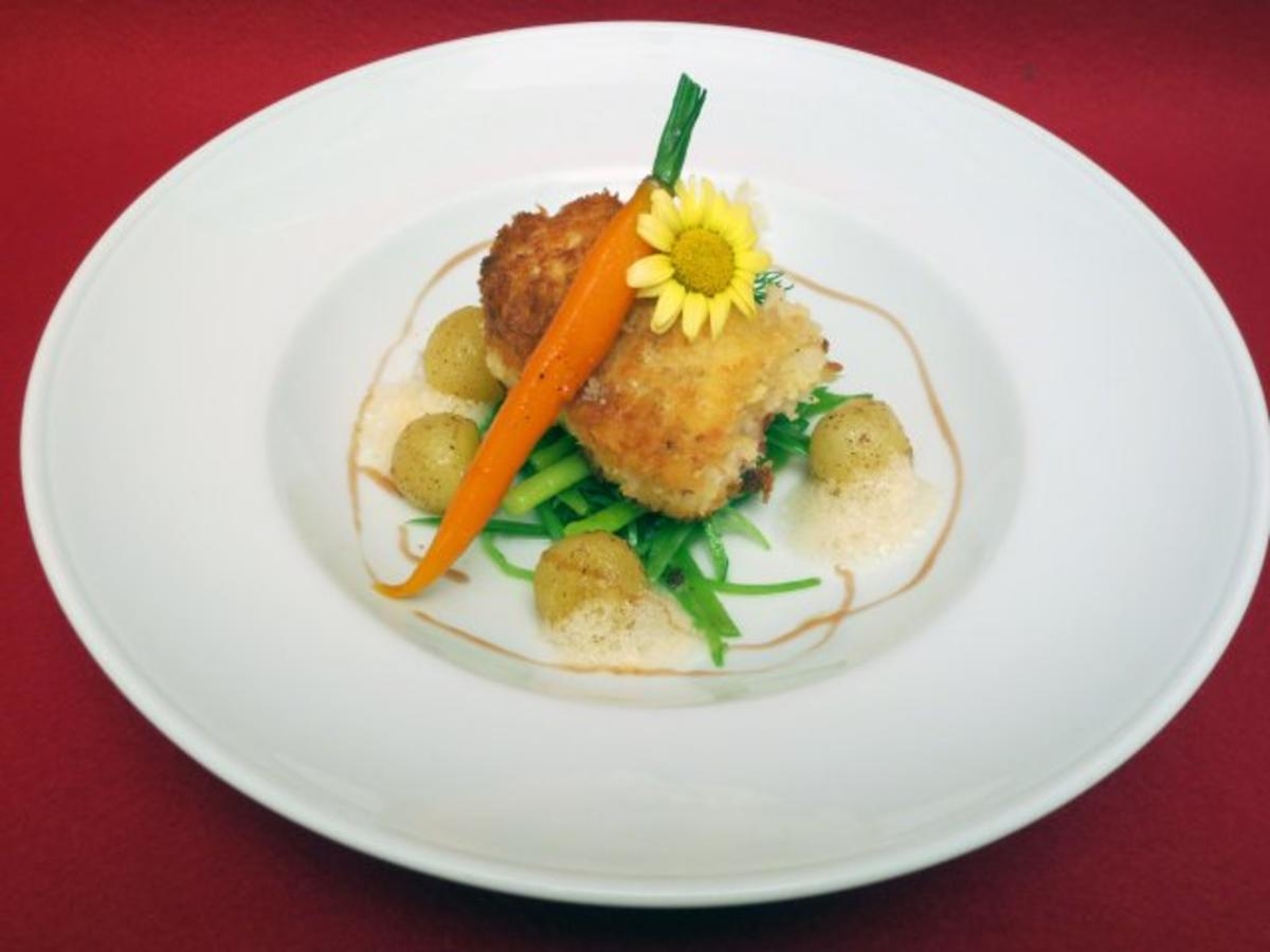 Cordon Bleu vom Seeteufel auf Zuckerschoten und Nusskartoffeln