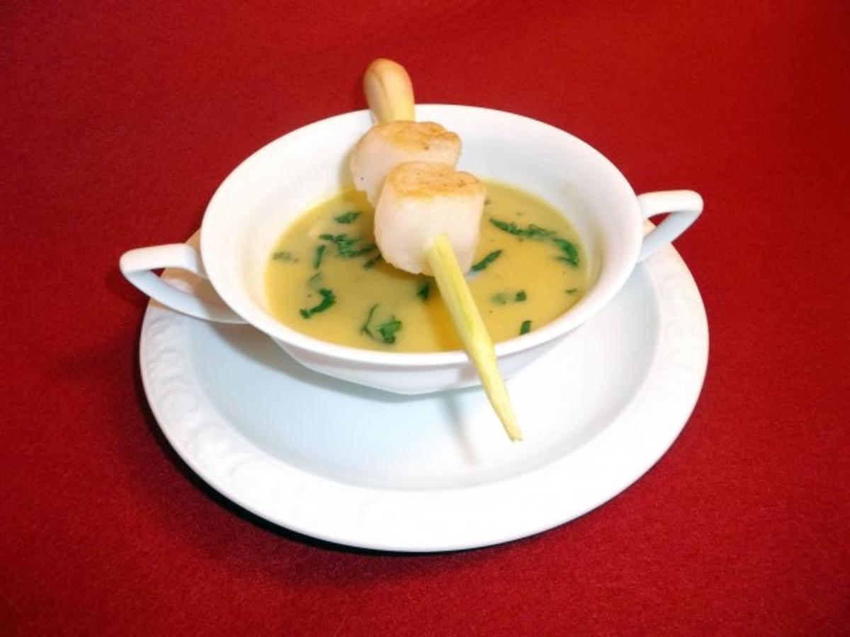 Warme Vichyssoise mit Jakobsmuschelspieß