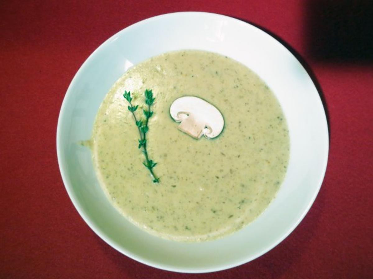 Schaumige Kartoffelsuppe mit Bergkäse und Pilzen