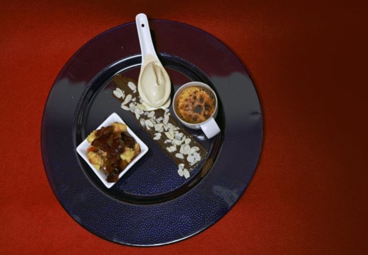 Kaiserschmarren, gebrannte Crème mit Mandeleis und afrikanische Zwetschgen in Balsamico