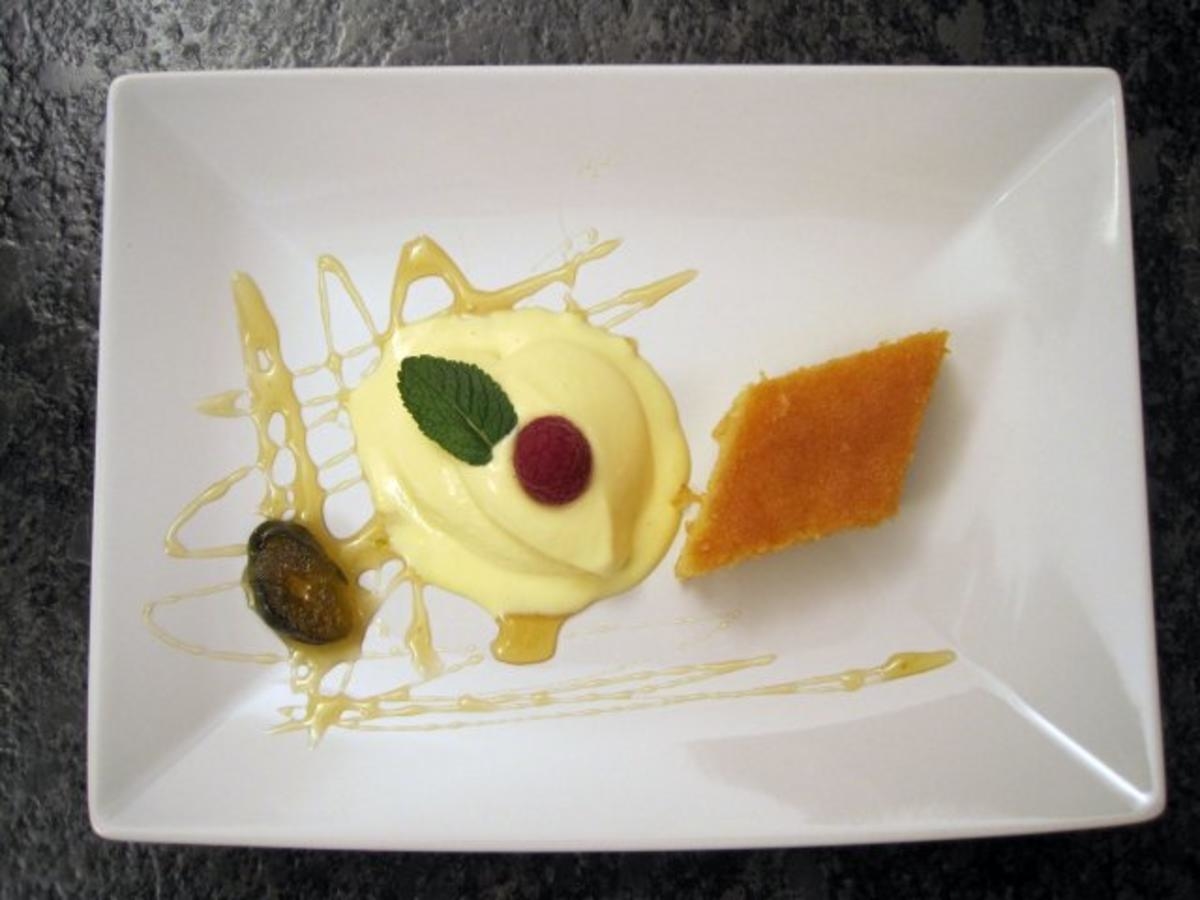 Ravani mit Vanilleeis und Feigensirup