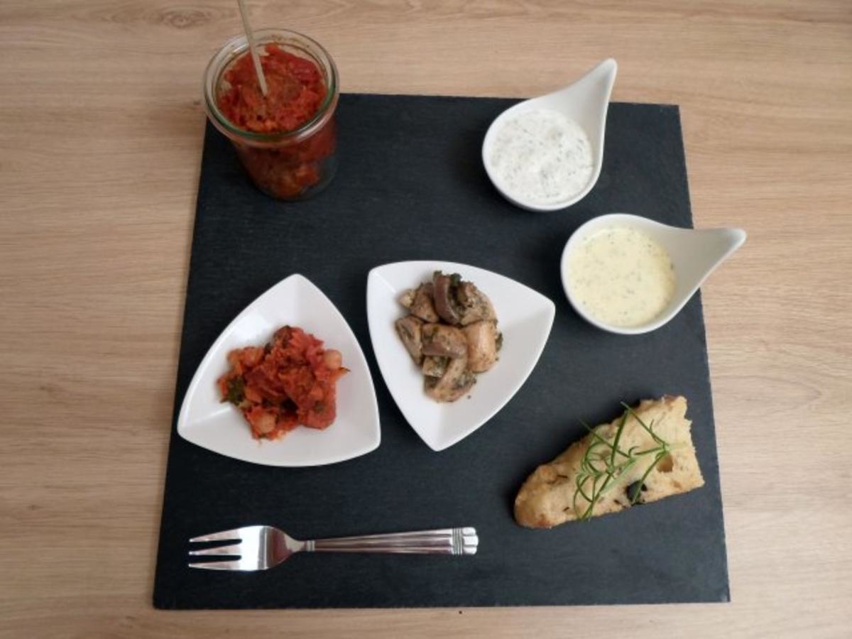 Albóndigas, Garbanzos y chorizo, Champiñones al ajillo, Aioli de miel