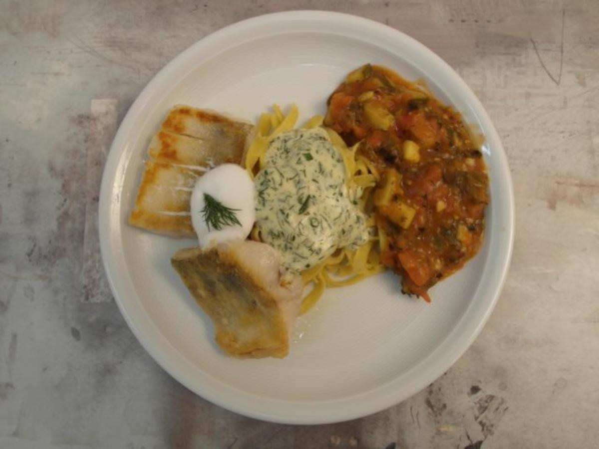 Gebratener Zander an Tomatenragout und Dill-Sahne-Nudeln