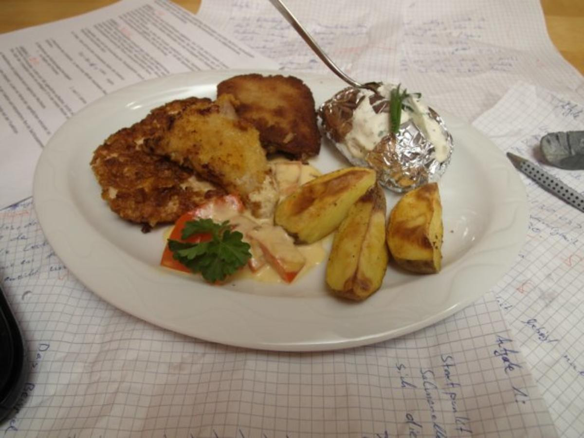 Variation von Schnitzel und Kartoffel
