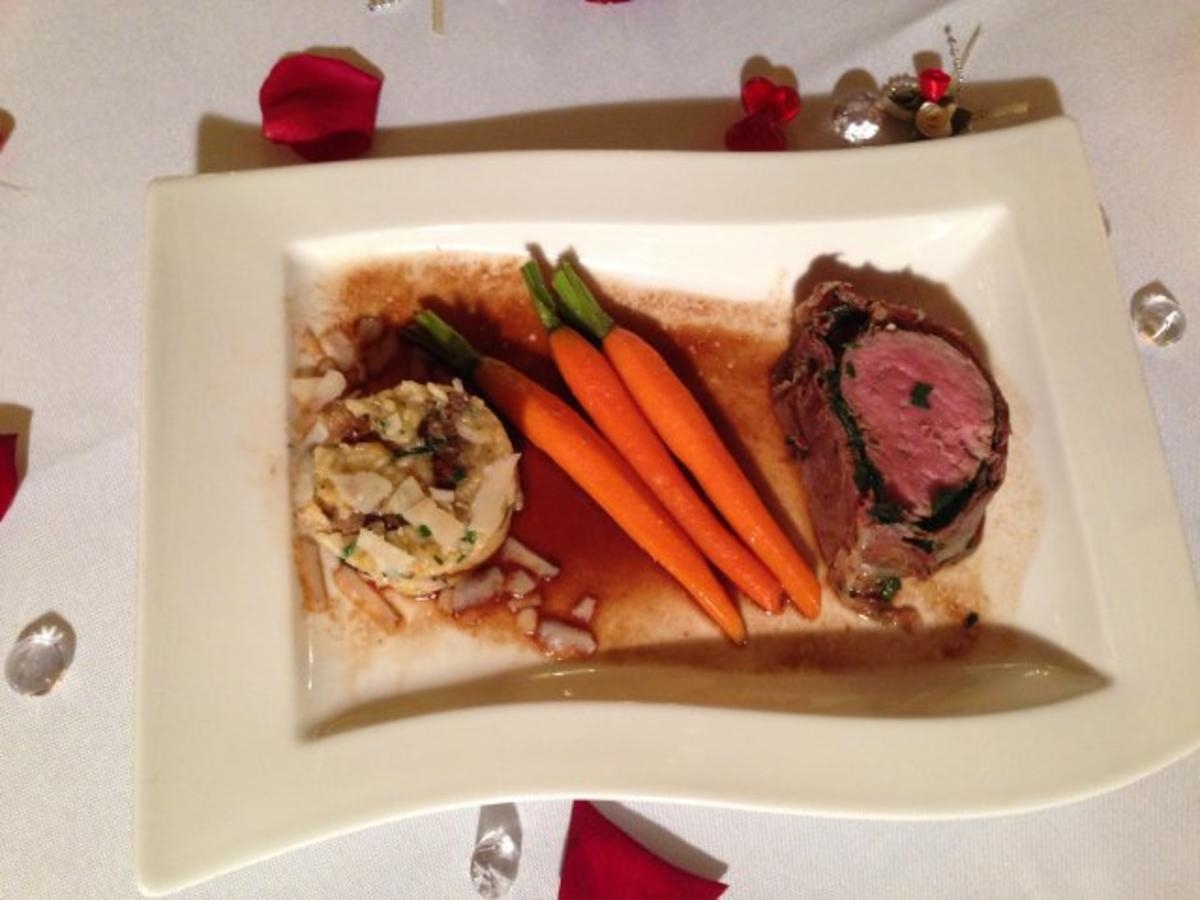 Kalbsfilet in Schinken-Kräuter-Mantel an Trüffel-Steinpilz-Risotto und Heidemöhrchen