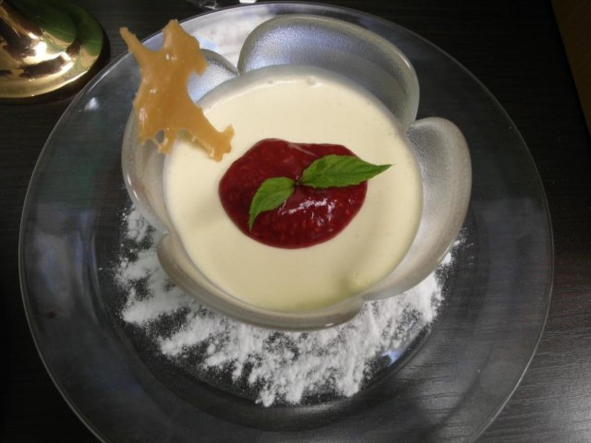 Orangenmascarponecreme mit Himbeermark