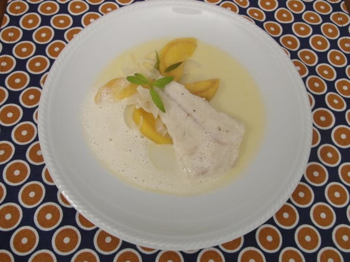 Pochierter Steinbutt mit Nektarinen und Eisenkrautsauce