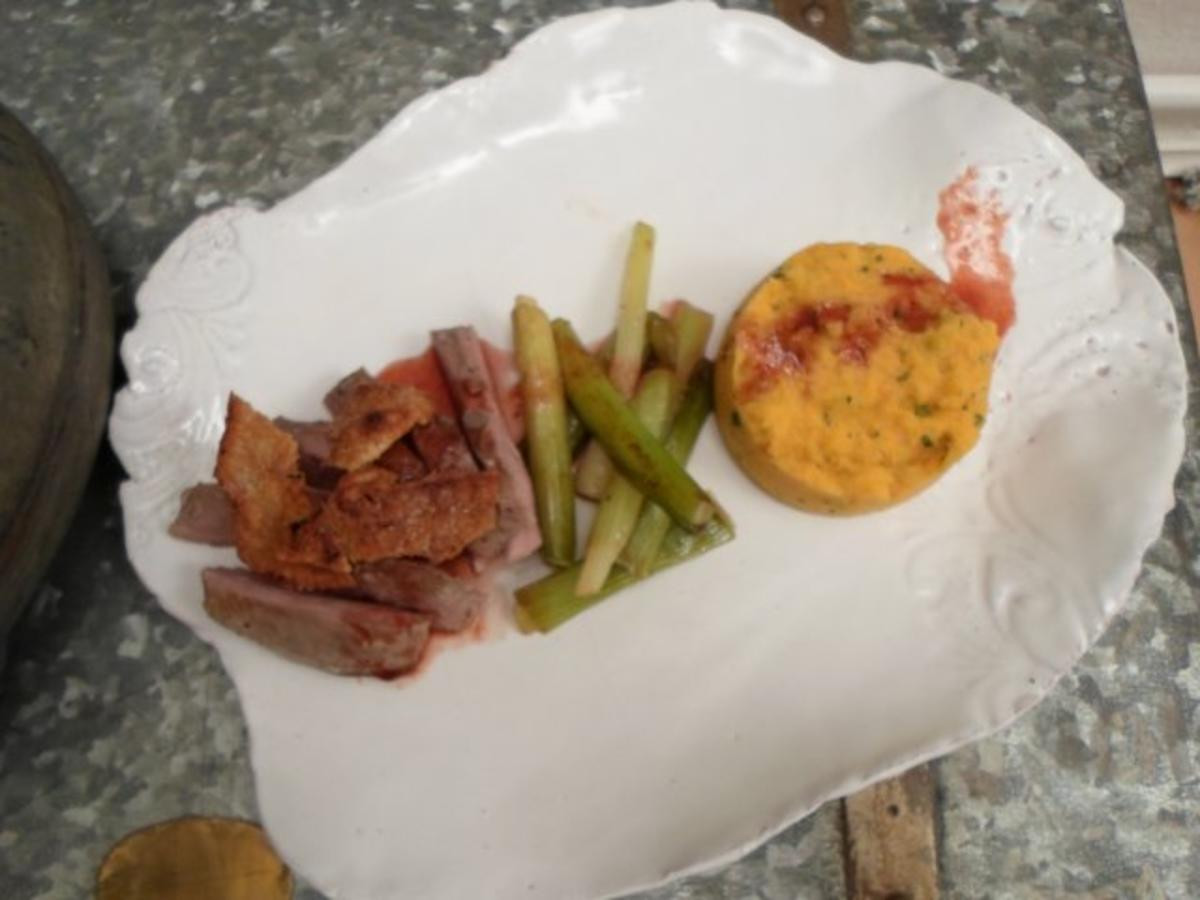 Entenbrust mit Erdbeer-Balsamico-Reduktion, Süßkartoffelstampf und Frühlingzwiebeln