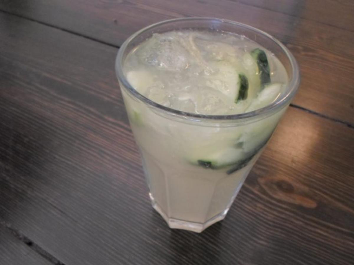 Moscow Mule – dazu selbstgebackenes Brot und Mamas Basilikum-Butter