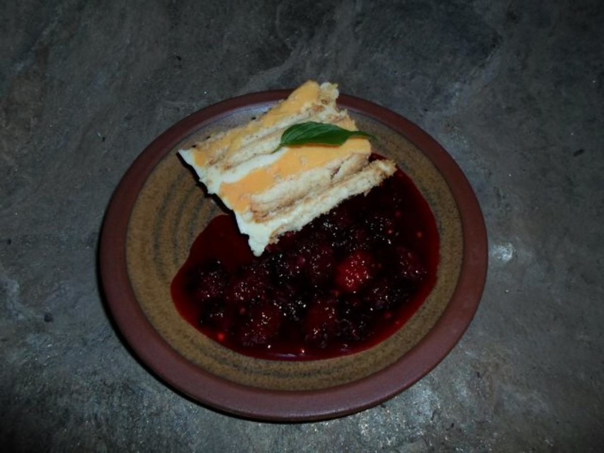 'Yskaskoek' – Vanille-Zitronen-Keks-Torte mit heißen Maulbeeren