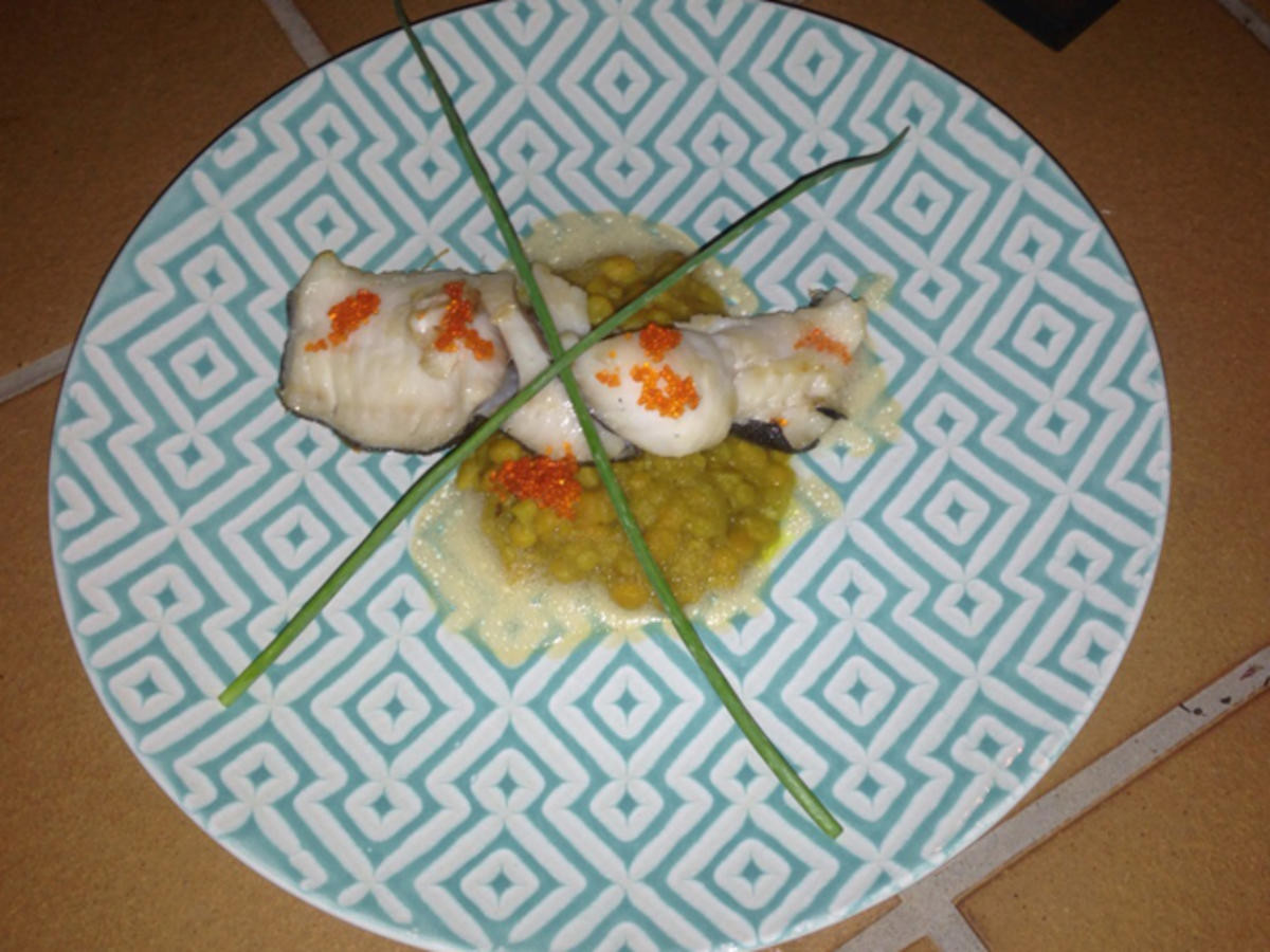 Mango-Avocado-Tatar mit Tempura Garnelen und Mircosalat