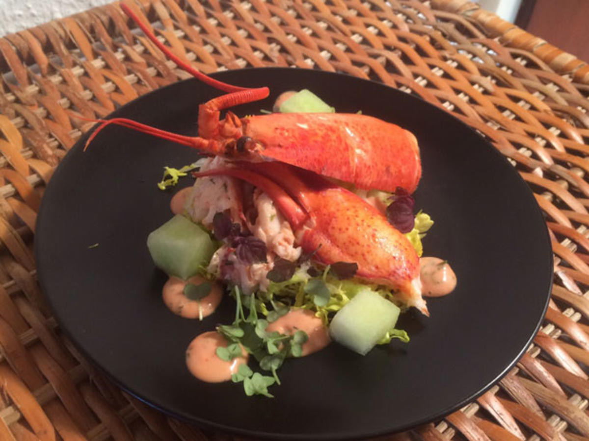 Hummer Cocktail mit Honigmelone, Salatherz und Cognac