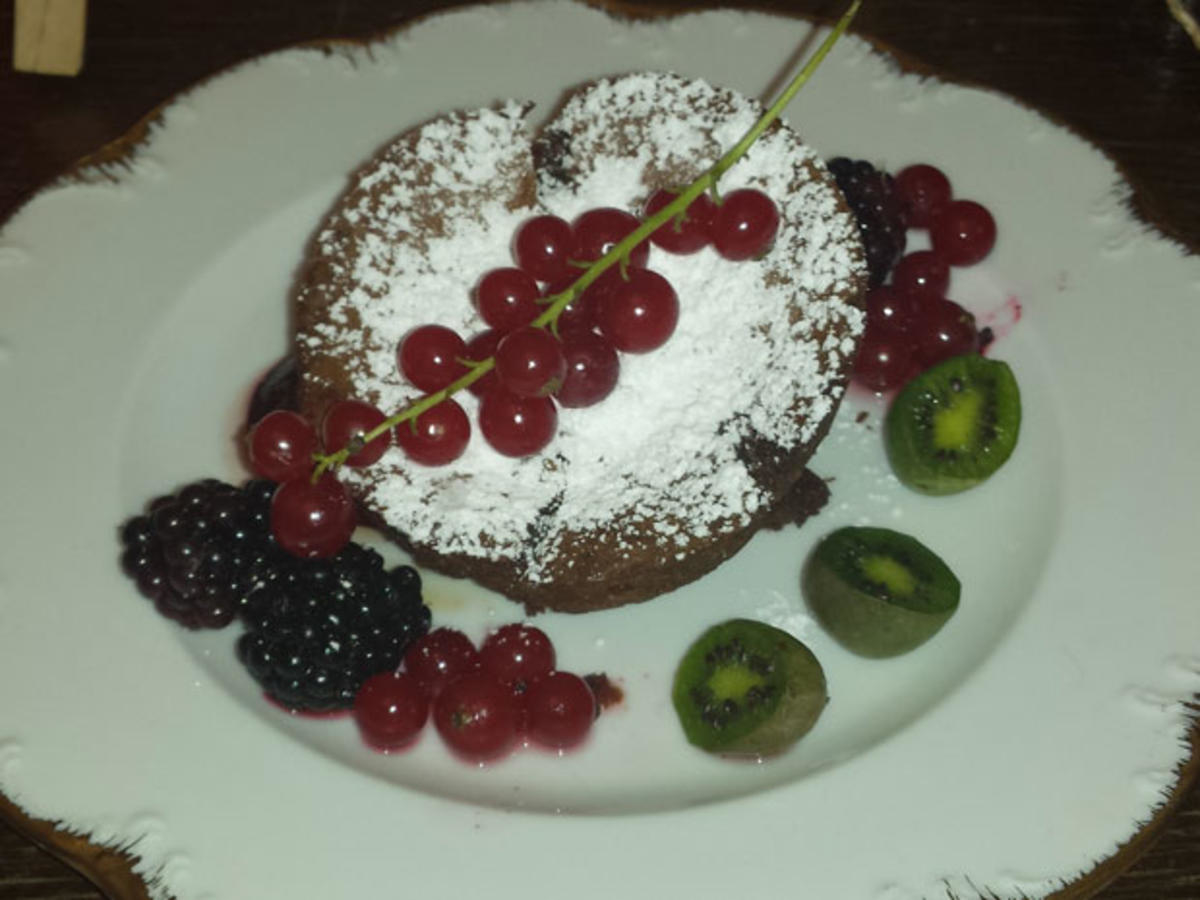 Schokoladentarte mit frischen Früchten