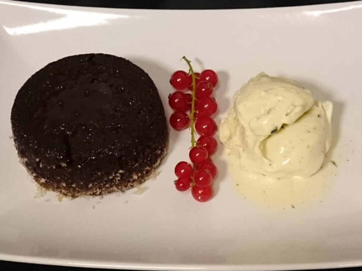 Lava Cake mit Vanilleeis