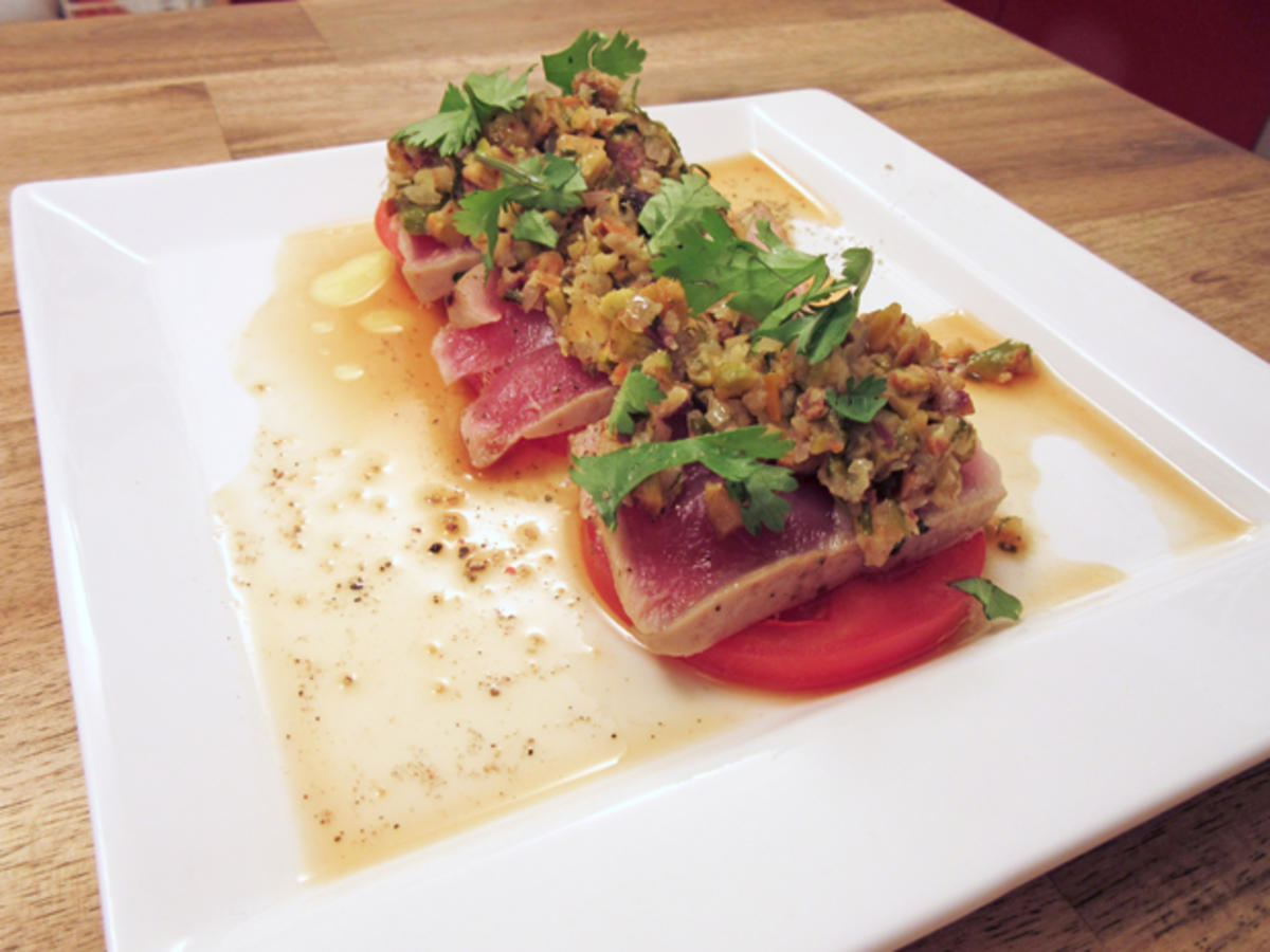 Aus der Pfanne entflohener Thunfisch
