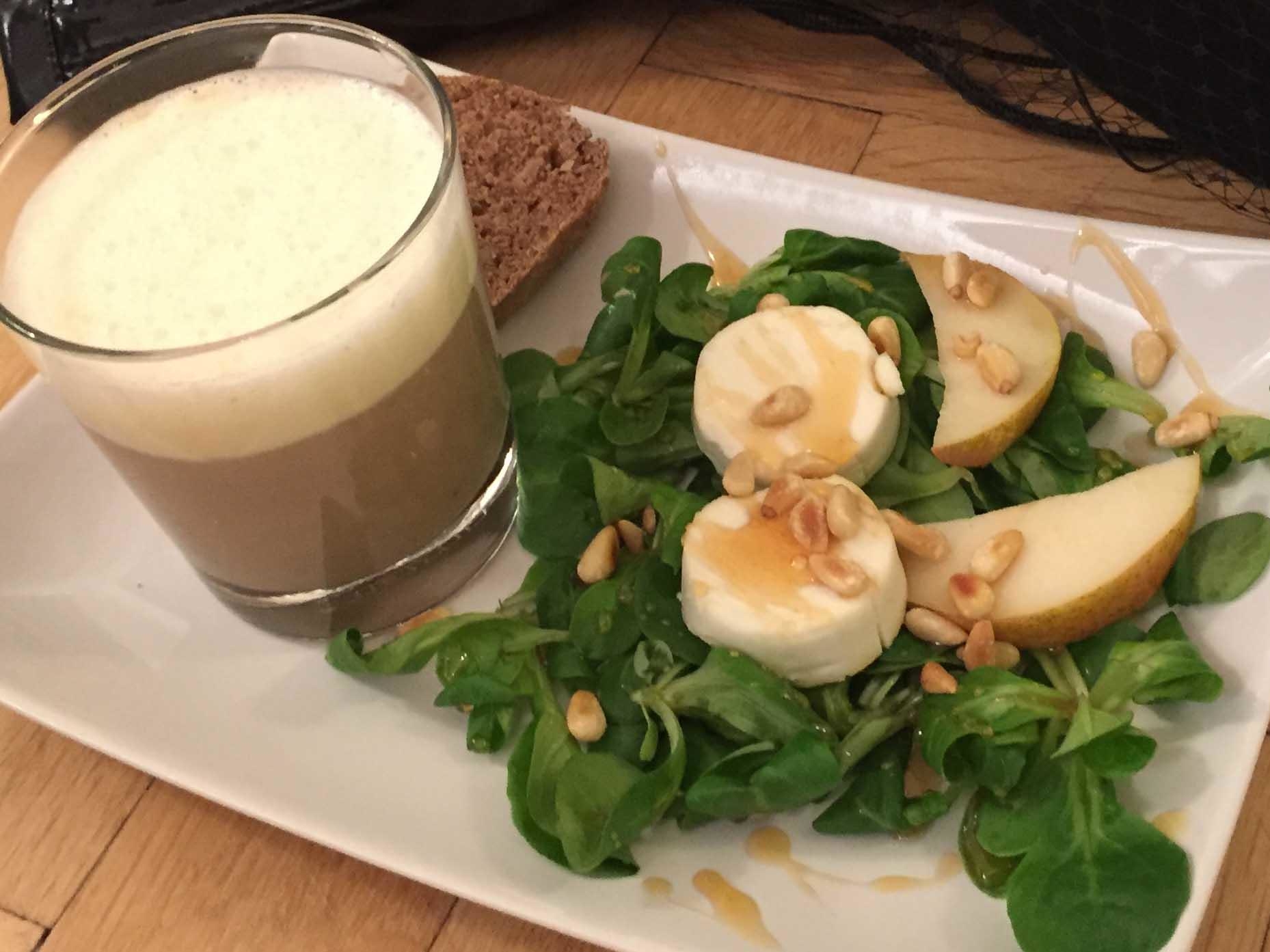 Cappuccino von der Maroni mit gratiniertem Ziegenkäse und Walnussbrot