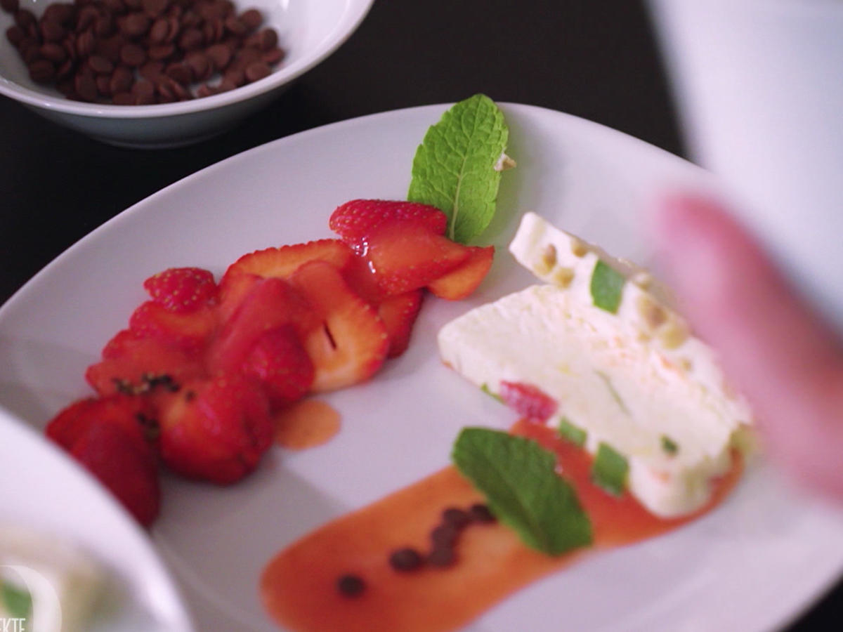 Vanilleparfait mit Erdbeeren