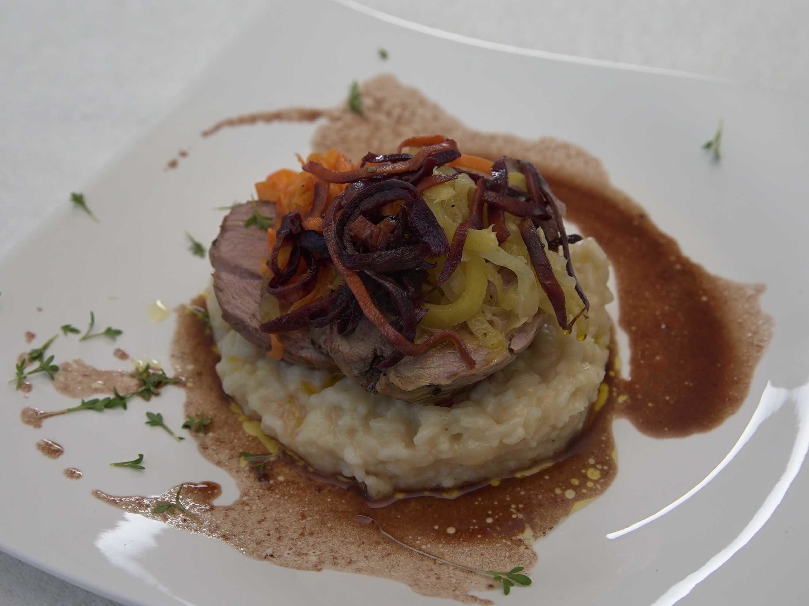 Salbei-Kalbsfilet auf Risottobett mit Balsamico-Rotweinreduktion