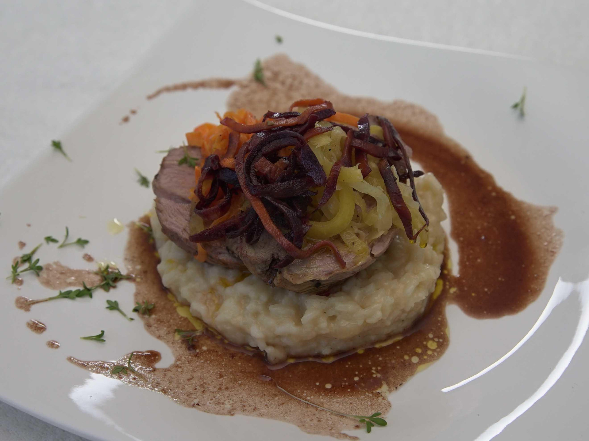 Salbei-Kalbsfilet auf Risottobett mit Balsamico-Rotweinreduktion